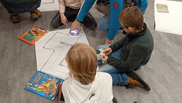 Roboti v knihovně 