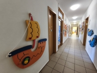 Motorické prvky na chodbě