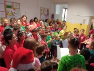 Zpívání na schodech a červenozelený den 3