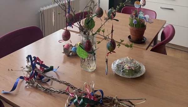 Barvení velikonočních vajíček