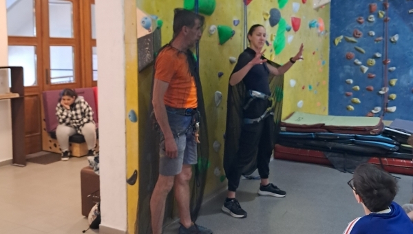 Čarodějnické lezení, Stěna lanovka