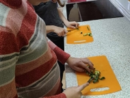 Příprava zeleninového salátu