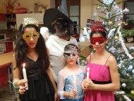 Silvestrovská oslava v maskách