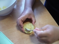 vykrajování brambor